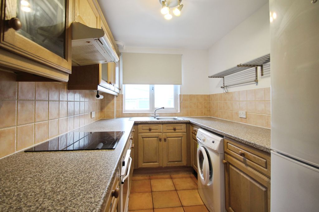 Flat Neptune Road in Greater London