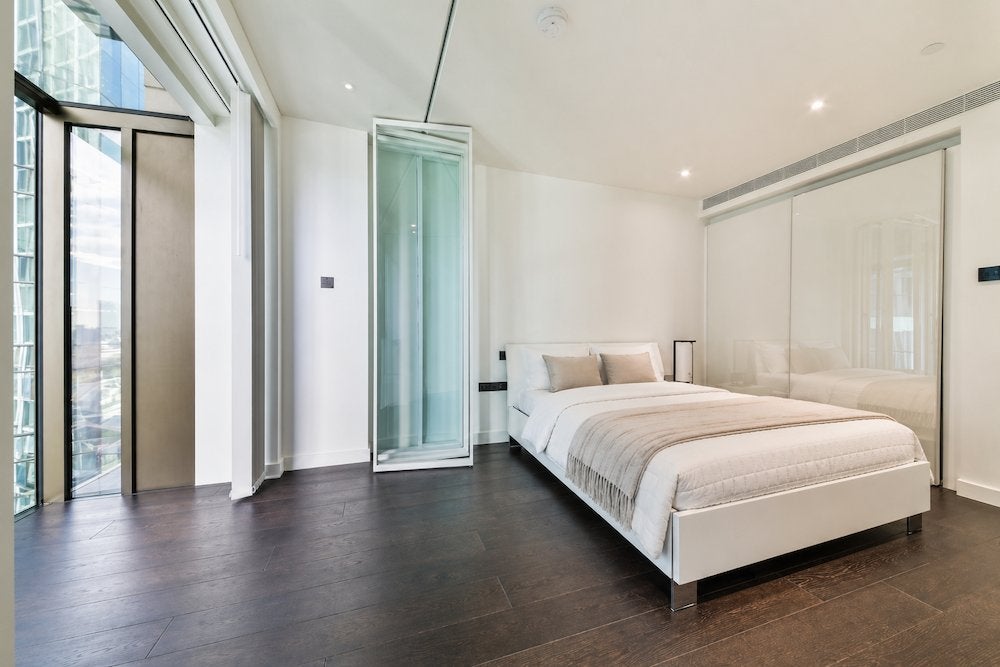 Flat Southbank in Greater London