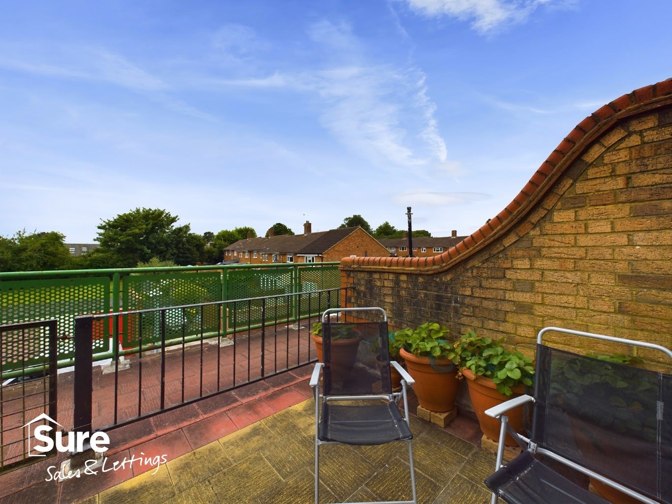 Flat Parkwood Drive in Dacorum