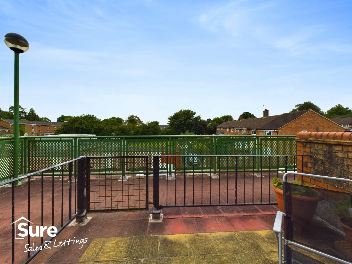 Flat Parkwood Drive in Dacorum