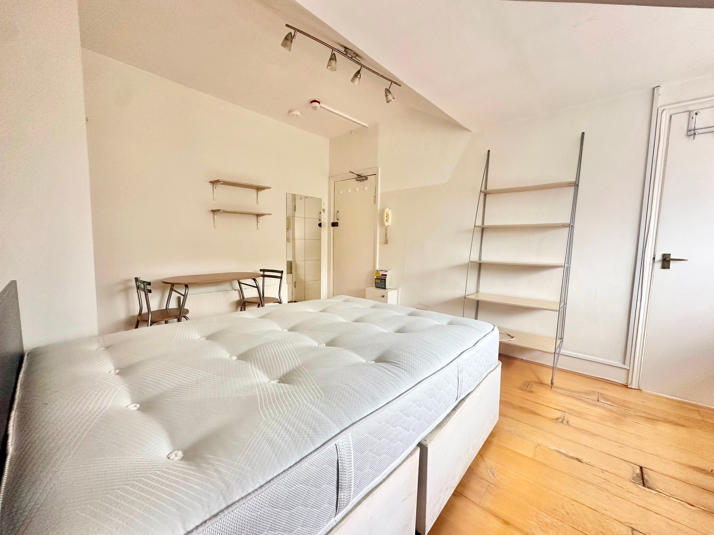 Flat Hamilton Gardens in City of Westminster