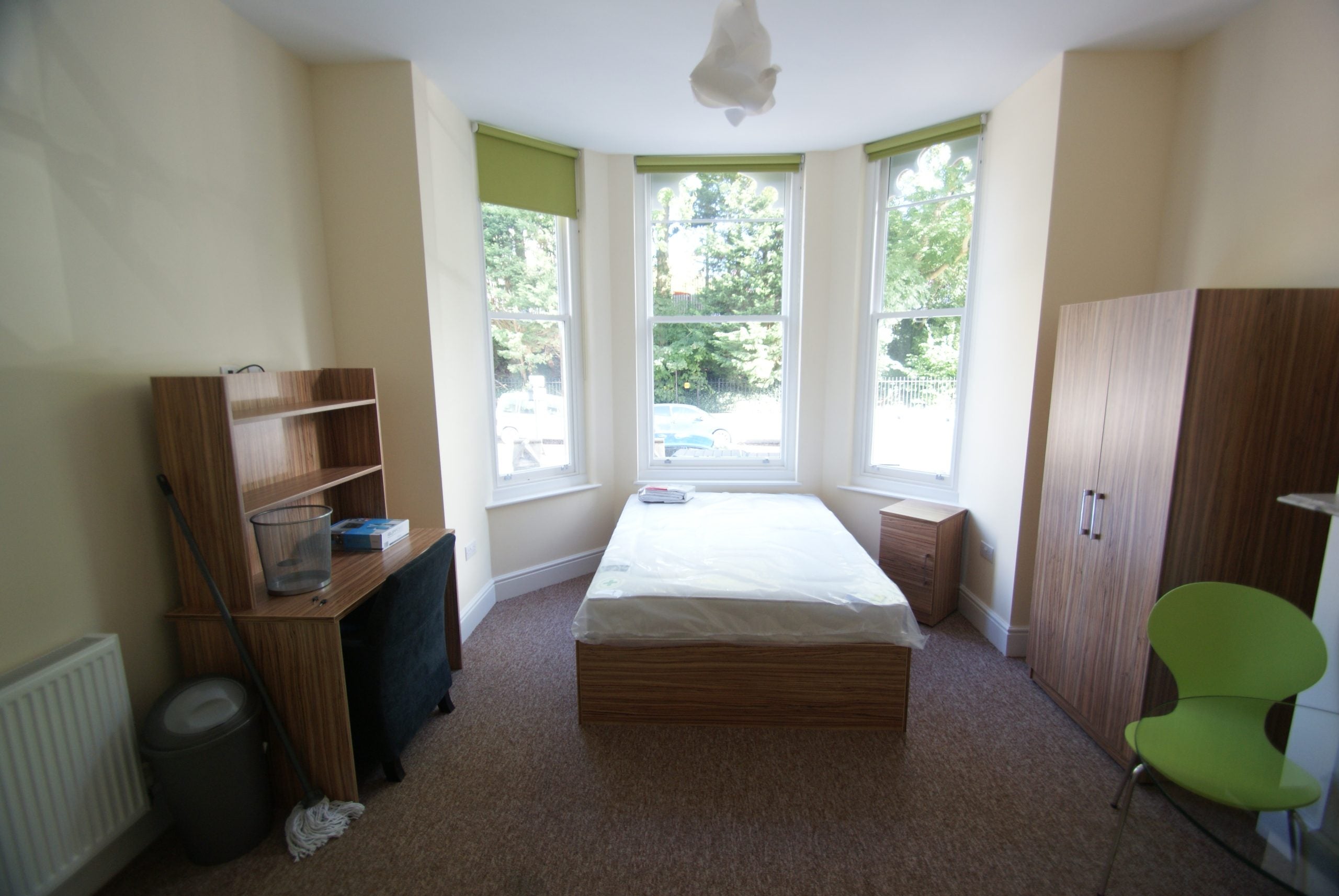 Room Elmdale Road in Bristol