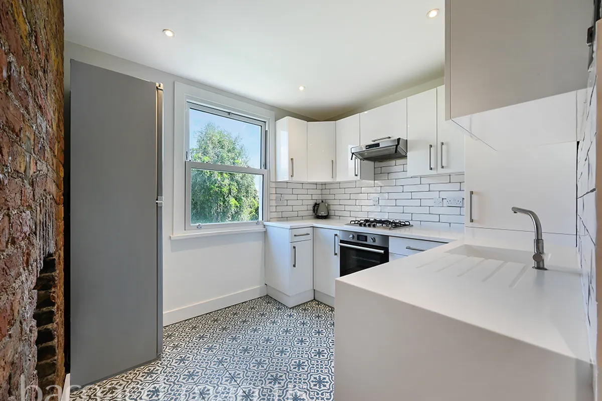 Flat Rylett Crescent in Greater London