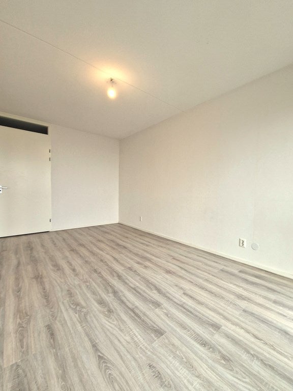 Appartement te huur: Laakweg 28K, 'S-Gravenhage