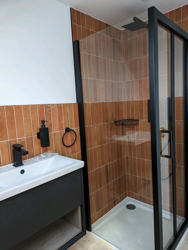 Room Allison Road in Greater London