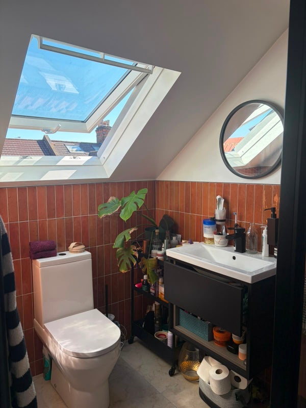 Room Allison Road in Greater London