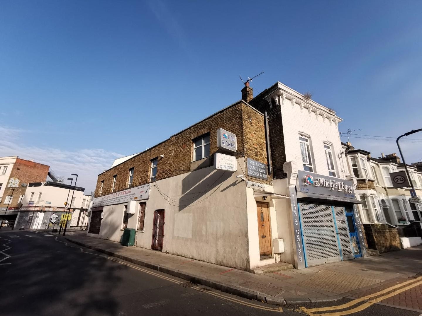 Flat Pellerin Road in Greater London
