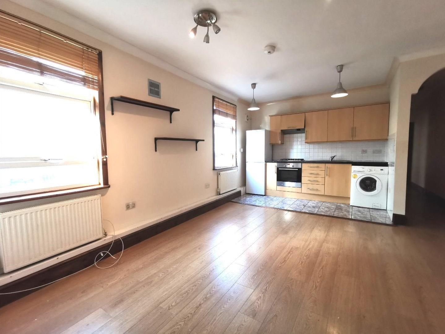 Flat Pellerin Road in Greater London