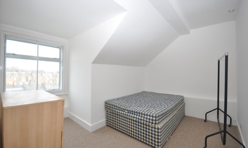 Flat Sinclair Road in Greater London