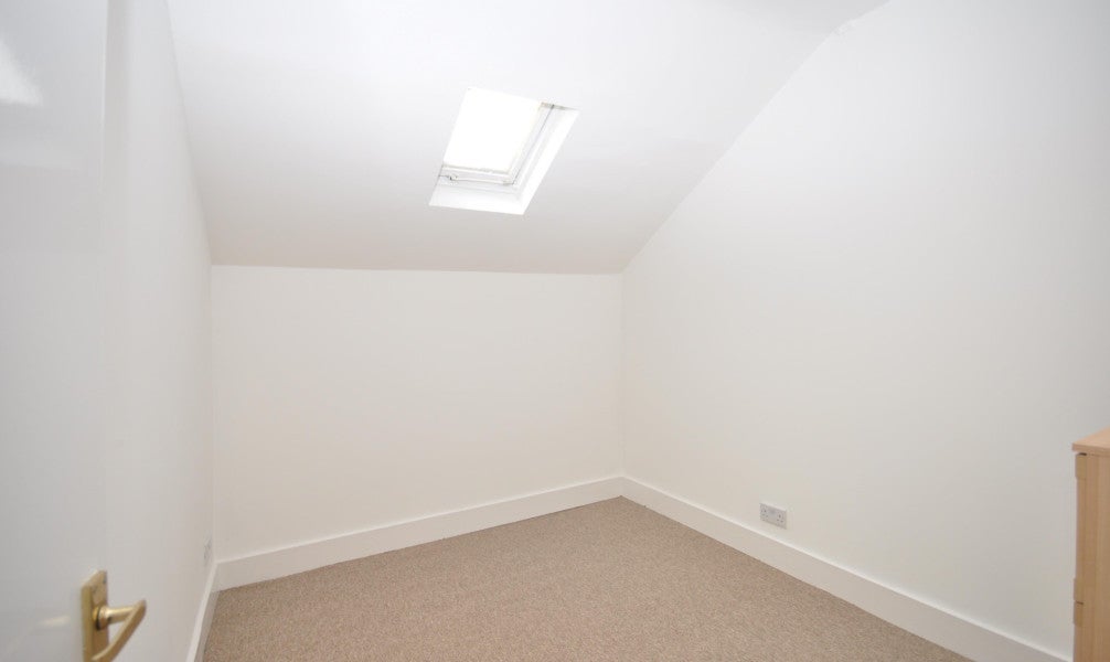 Flat Sinclair Road in Greater London