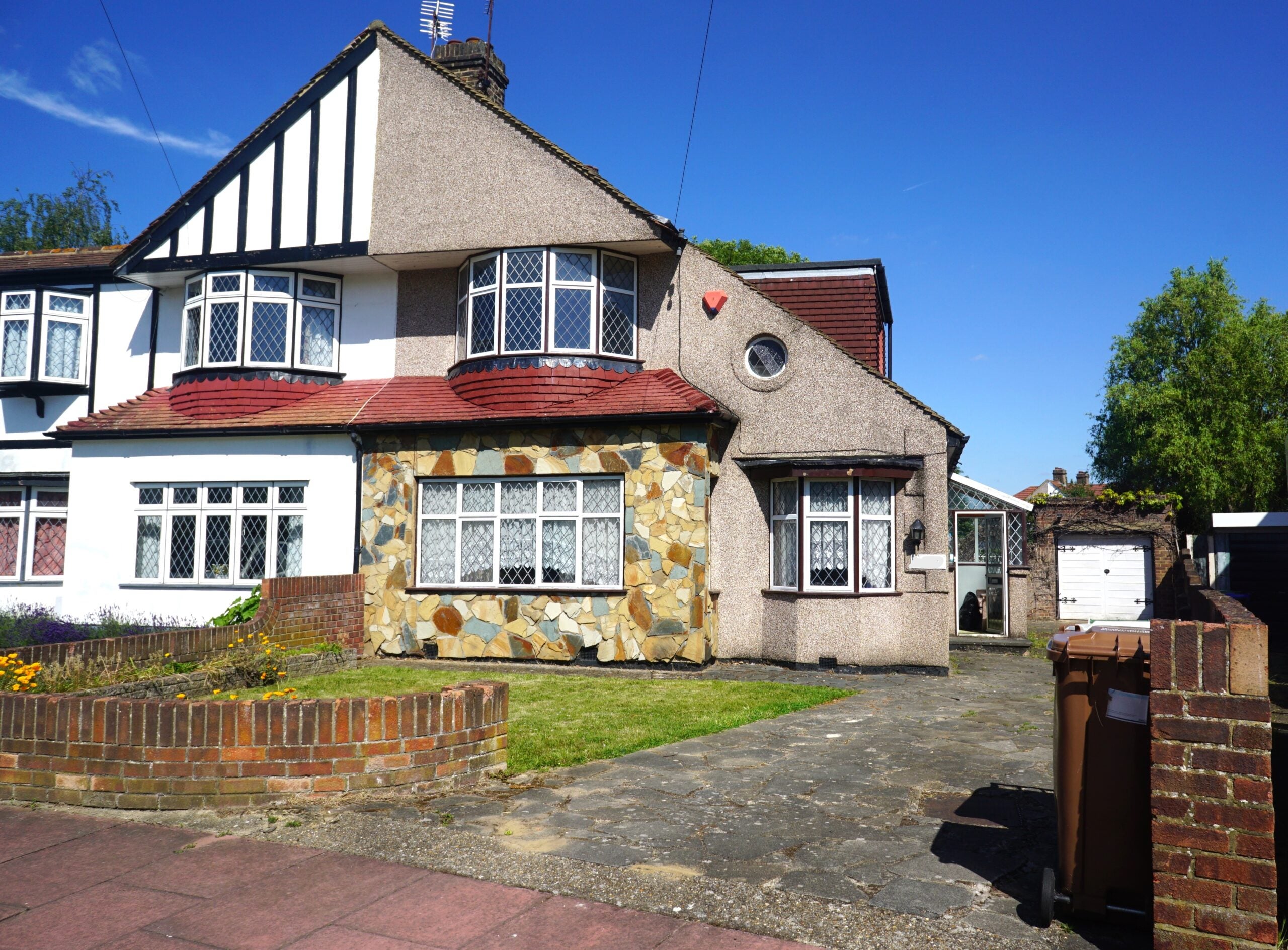 House Manor Road in Greater London