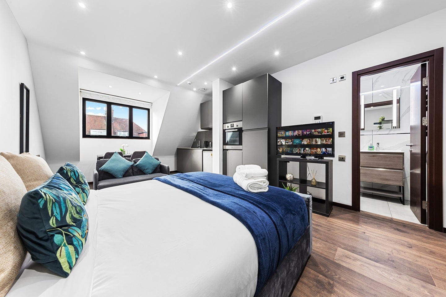Flat Woodstock Road in Greater London