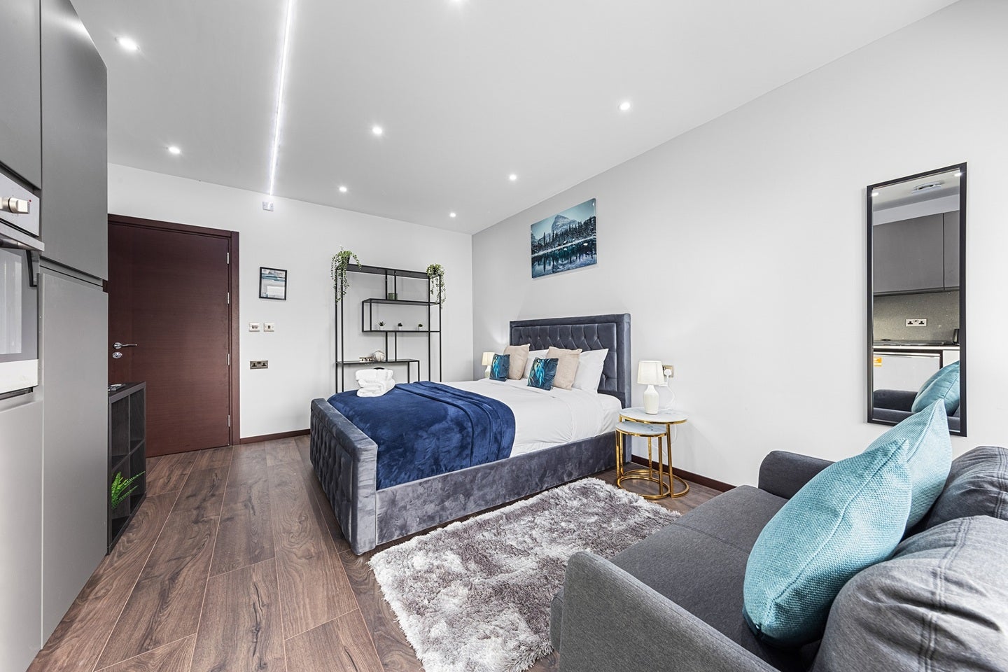 Flat Woodstock Road in Greater London