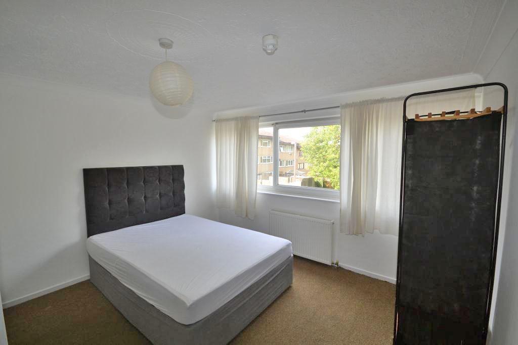 Room Ramsons Avenue in Milton Keynes