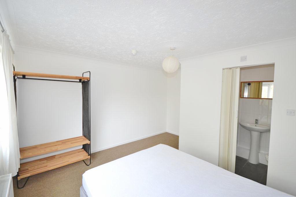 Room Ramsons Avenue in Milton Keynes