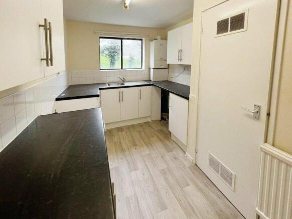 Flat Beaulieu Close in Swindon