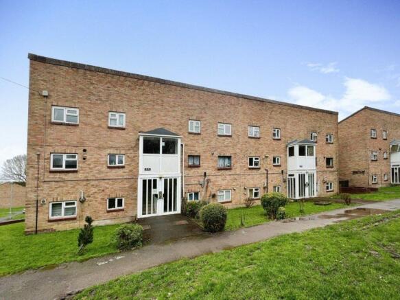 Flat Beaulieu Close in Swindon