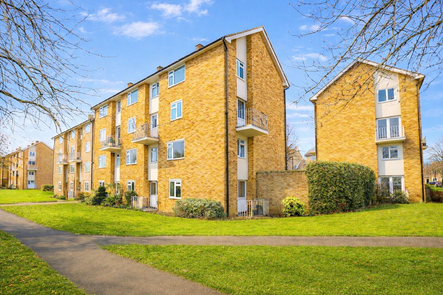 Flat The Ridgeway in St Albans