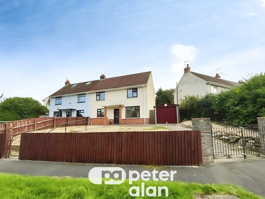 House Oakfield in Pontllanfraith