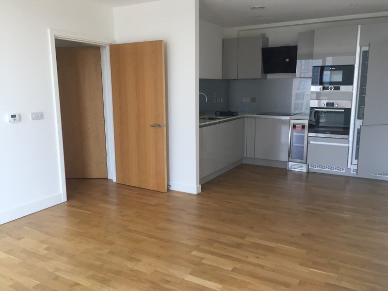 Room Station Road in Greater London