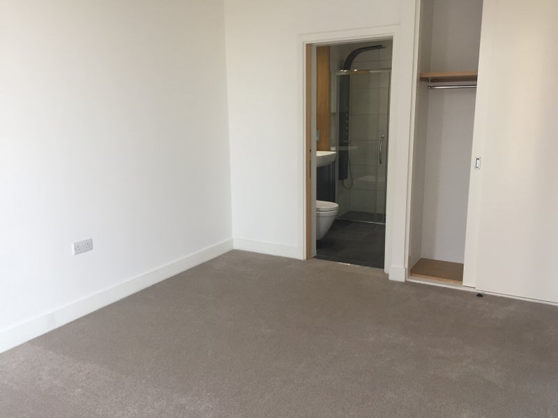 Room Station Road in Greater London