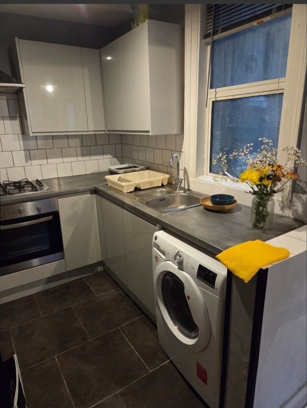 Room Saxon Road in Greater London