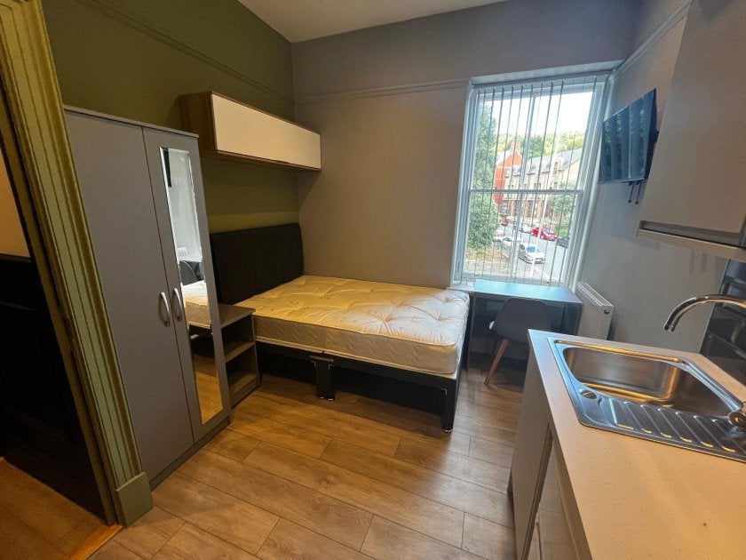 Room Walter Road in Swansea