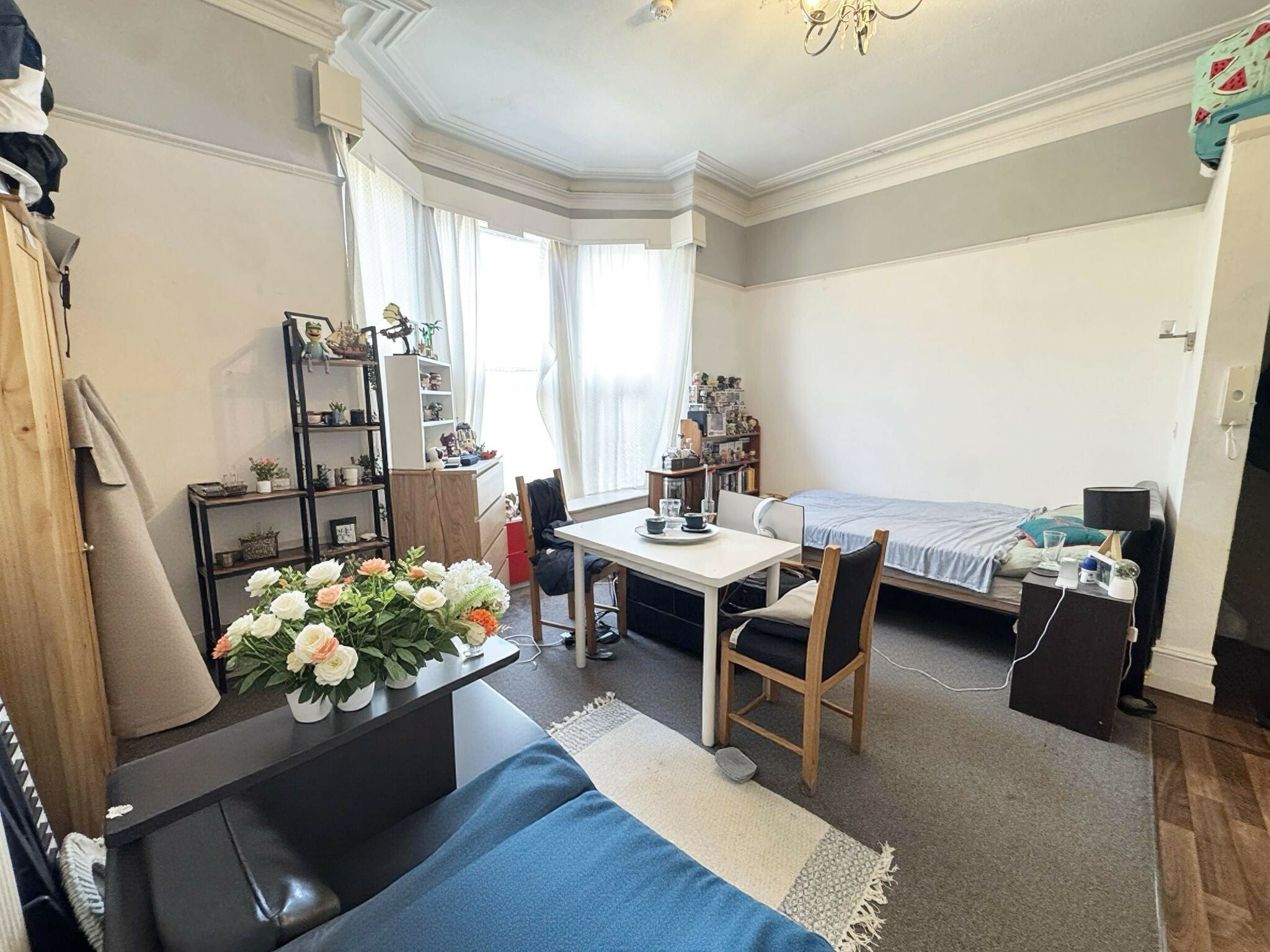 Flat Hyde Park Road in Leeds