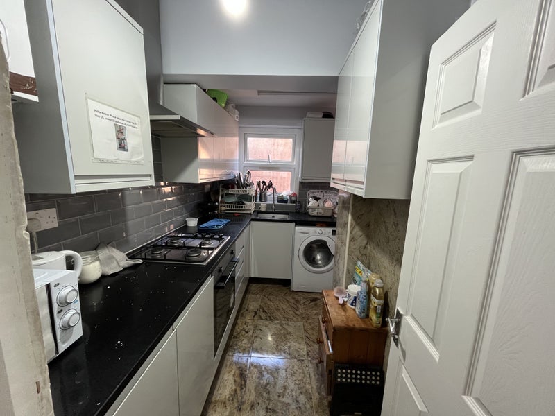 Room Grosvenor Road in Greater London