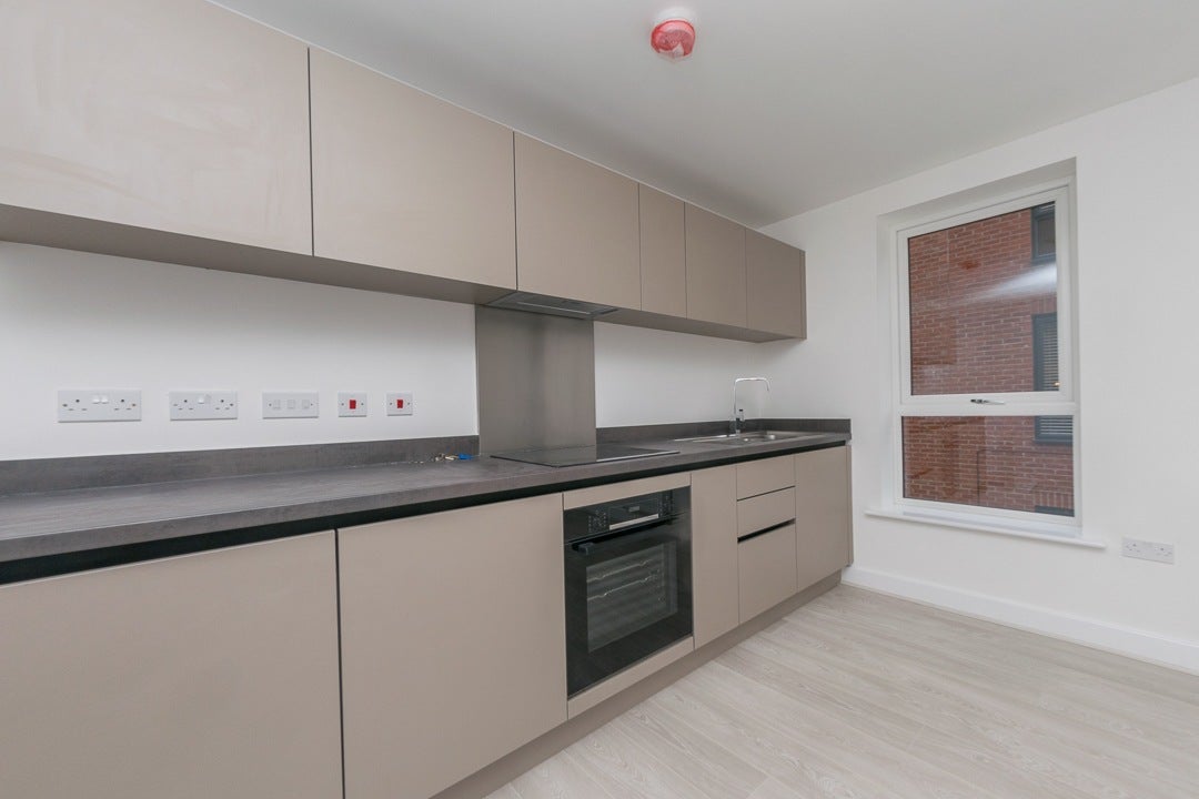 Flat Copper Beech Court in Leeds