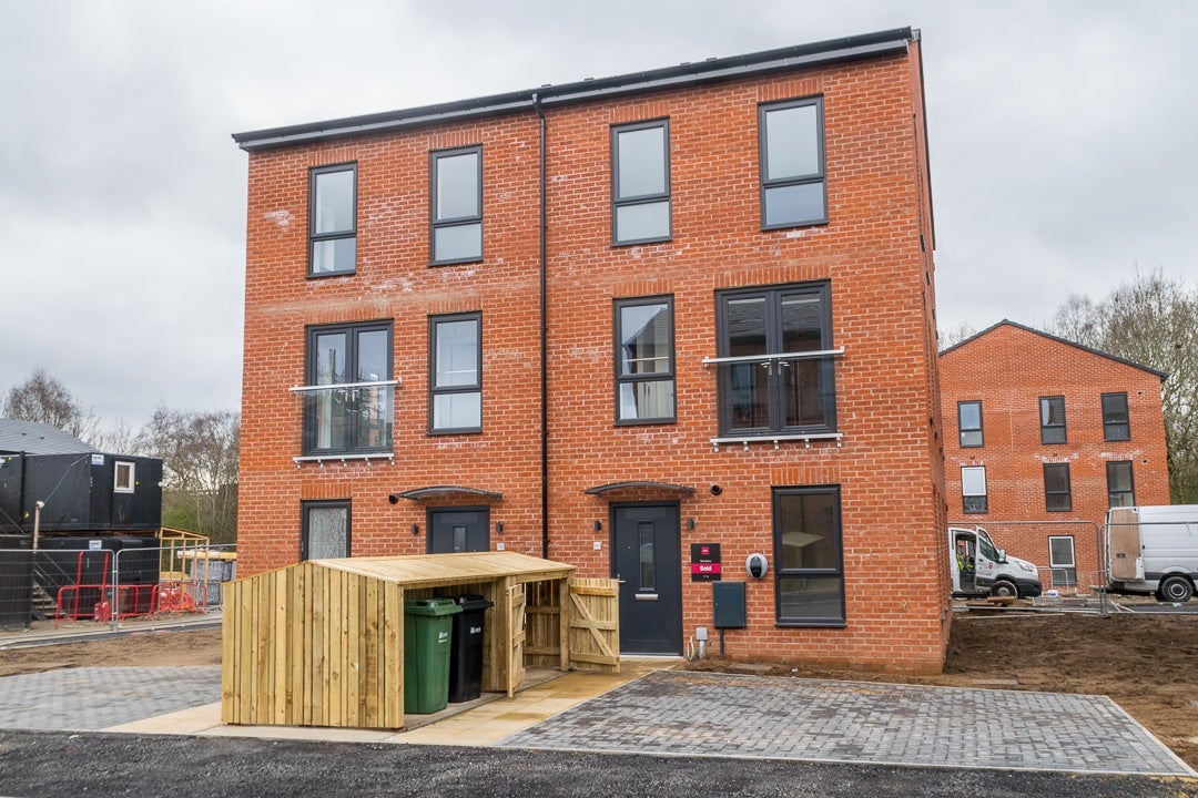 Flat Copper Beech Court in Leeds