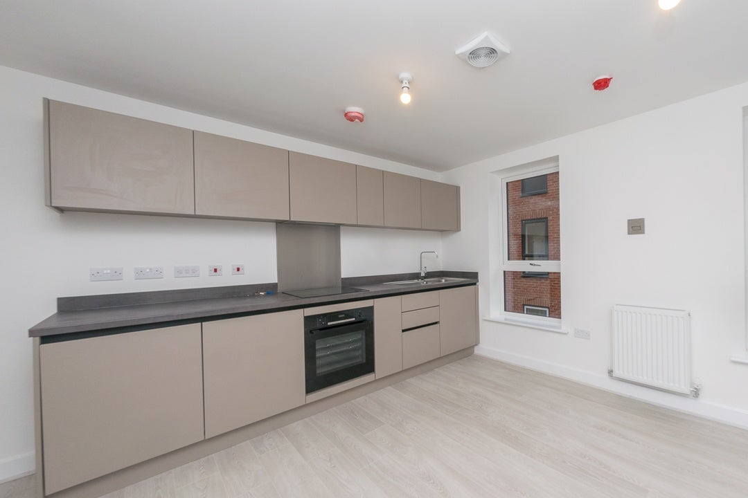 Flat Copper Beech Court in Leeds