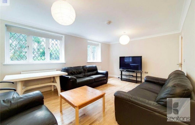 Room Strafford Street in Greater London
