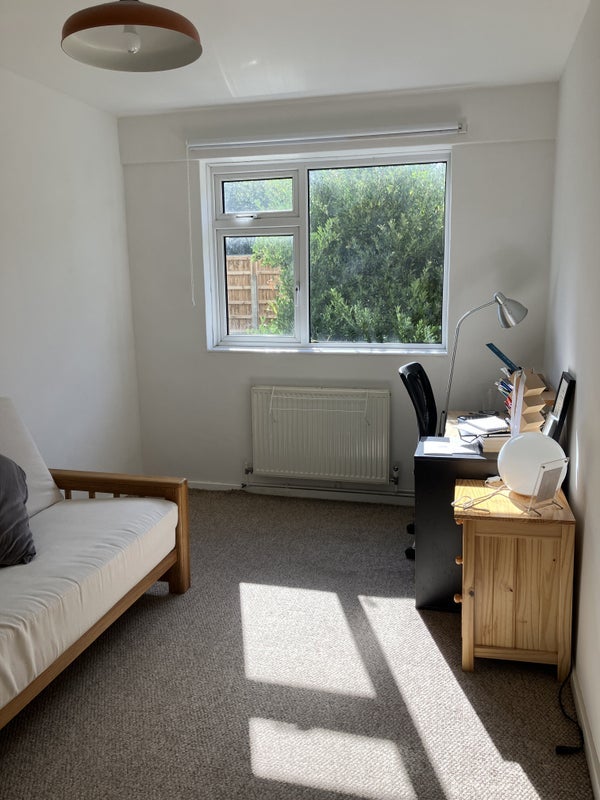 Room Dora Street in Greater London