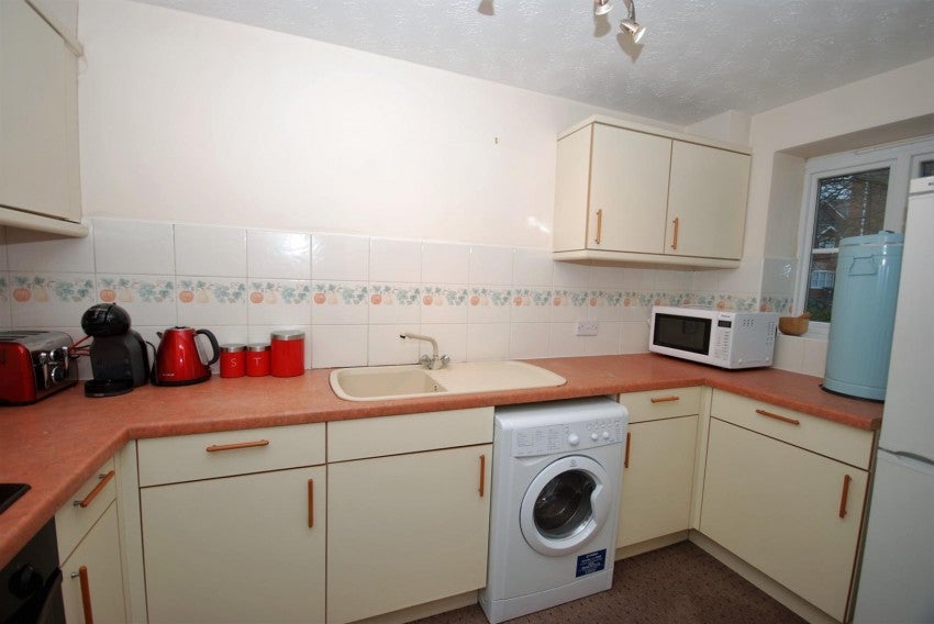 Flat Frances Havergal Close in Royal Leamington Spa