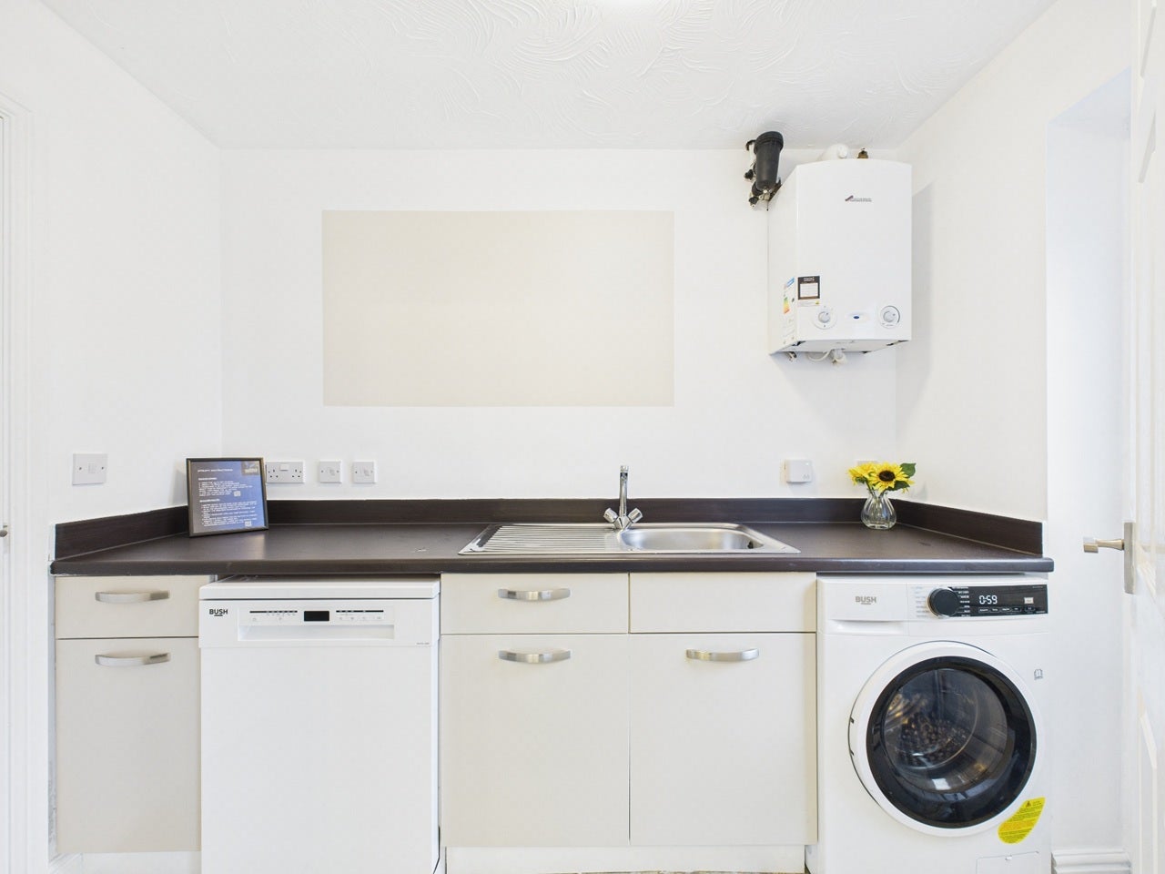 House Lowry Close in Corby