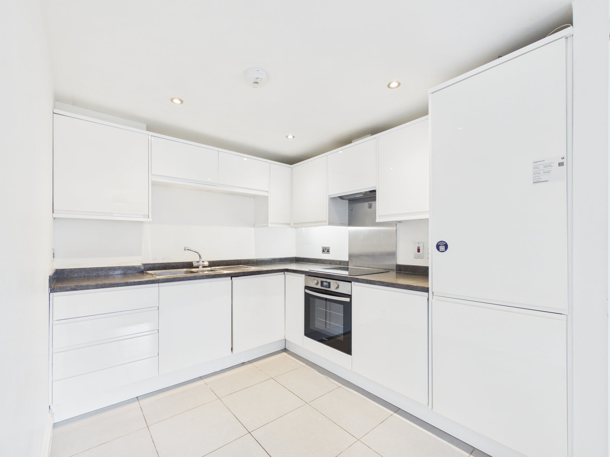 Flat Warwick Place in Cheltenham