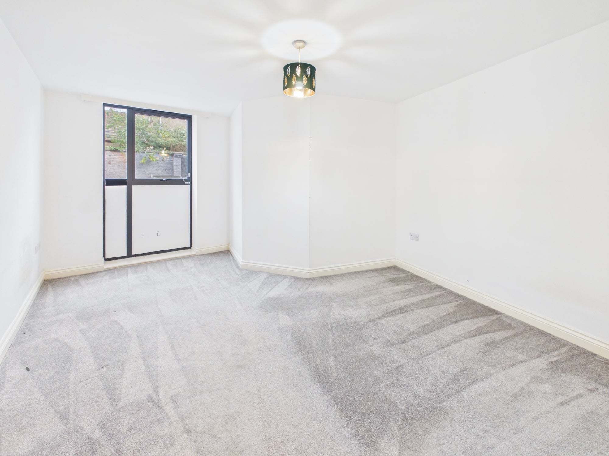 Flat Warwick Place in Cheltenham