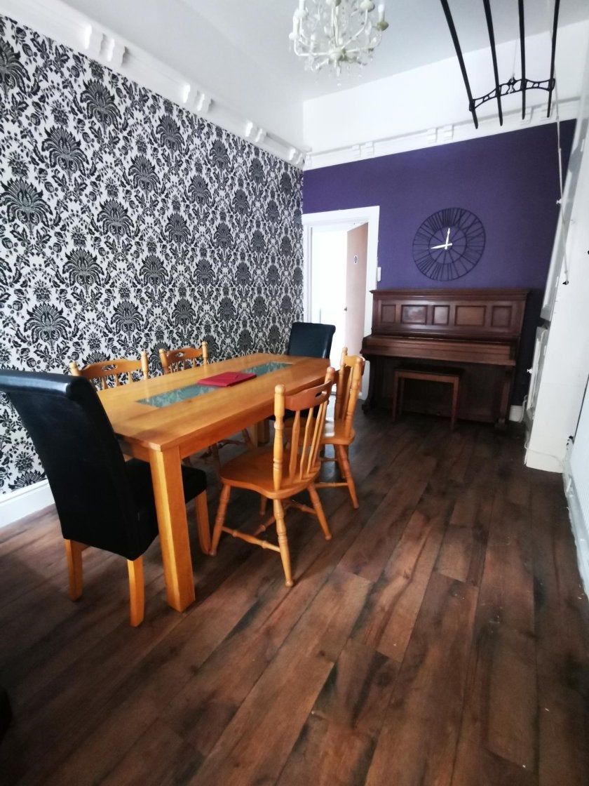 Flat Heathfield in Swansea