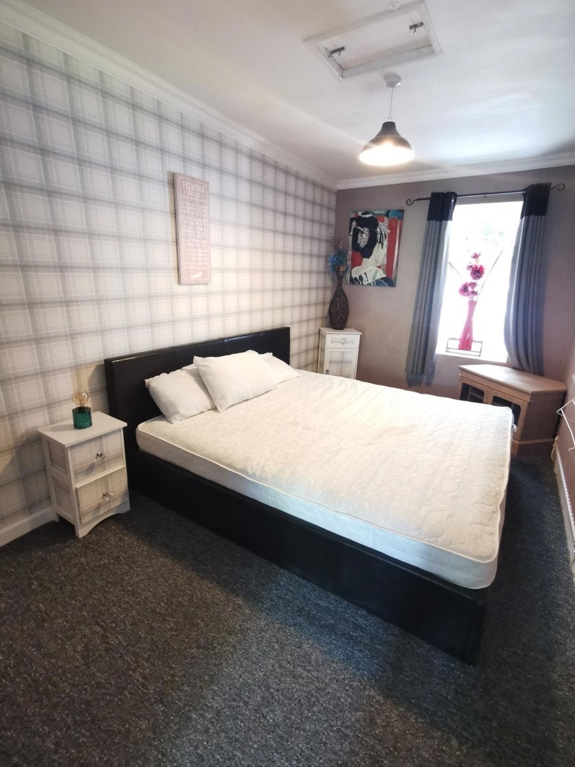 Flat Heathfield in Swansea