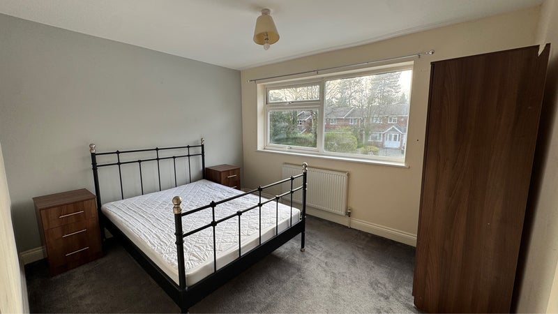 Room Wheeleys Road in Birmingham