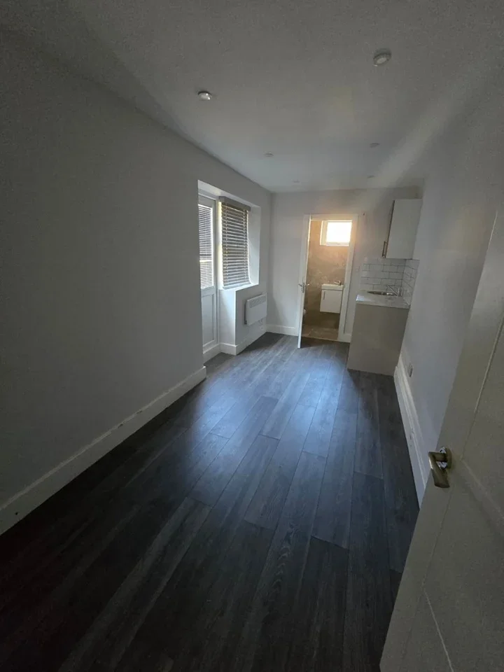 Room Lawn Lane in Dacorum