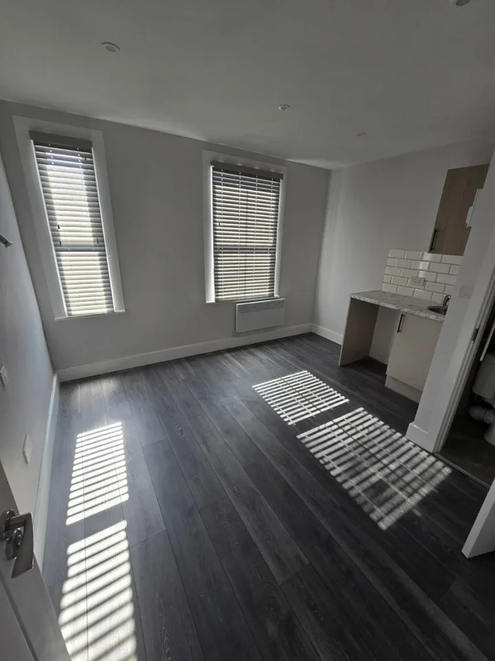 Room Lawn Lane in Dacorum