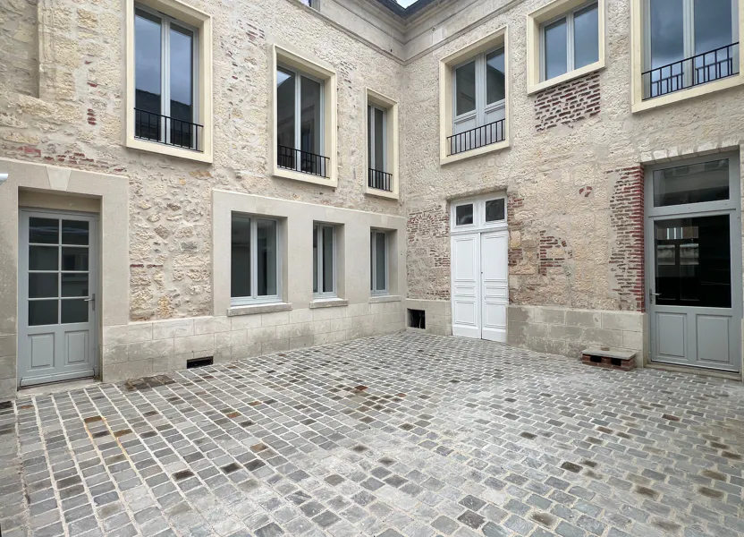 Flat Place du Parvis Gautier de Mortagne in Laon