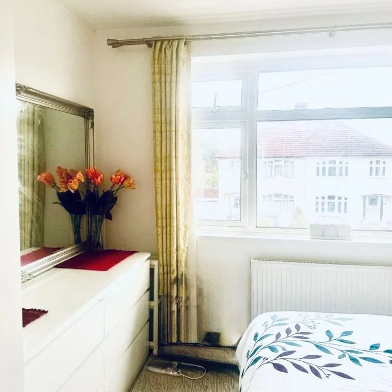 Room Bedonwell Road in Greater London