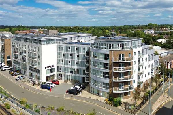 Flat Station View in Guildford