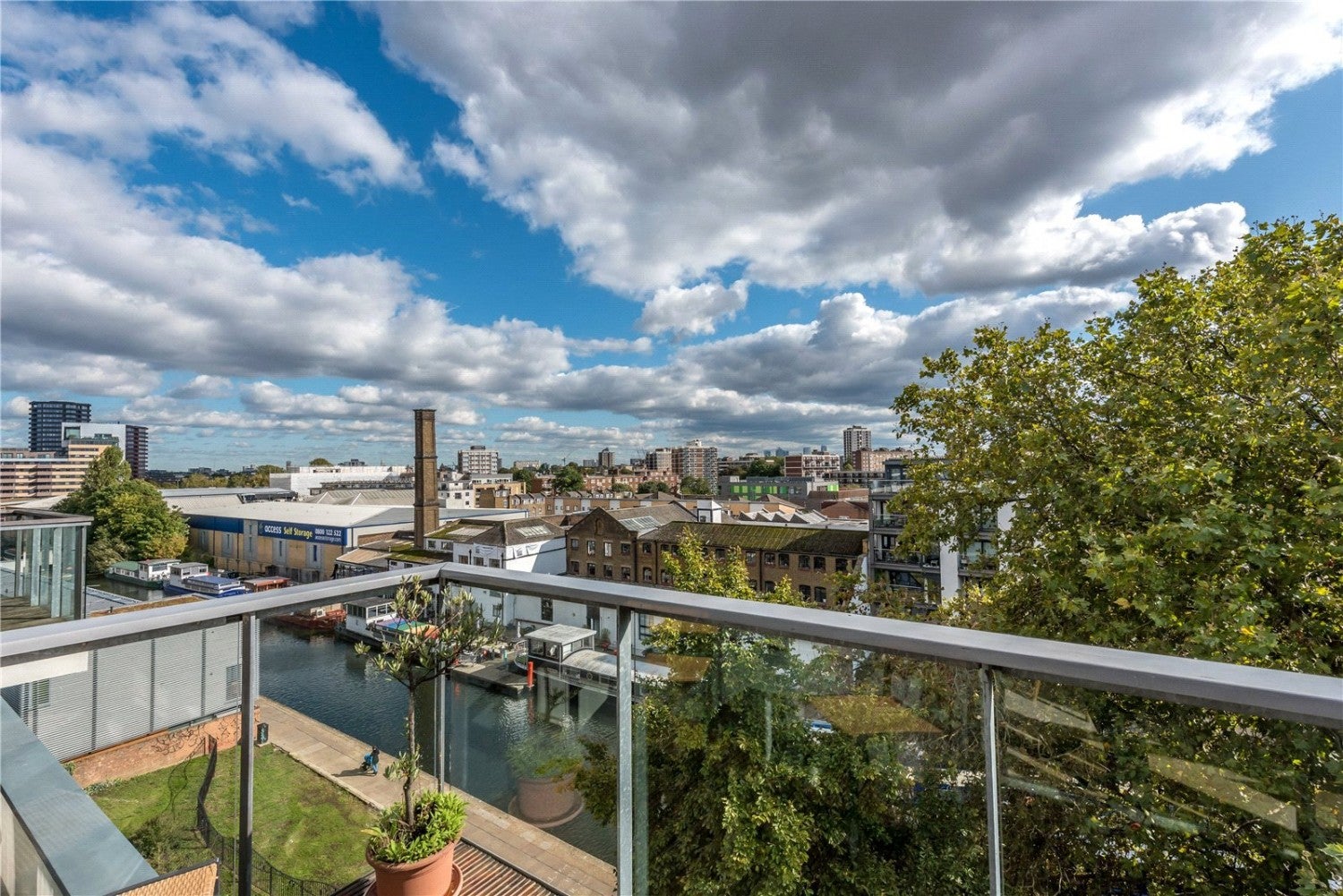 Flat Arlington Avenue in Greater London