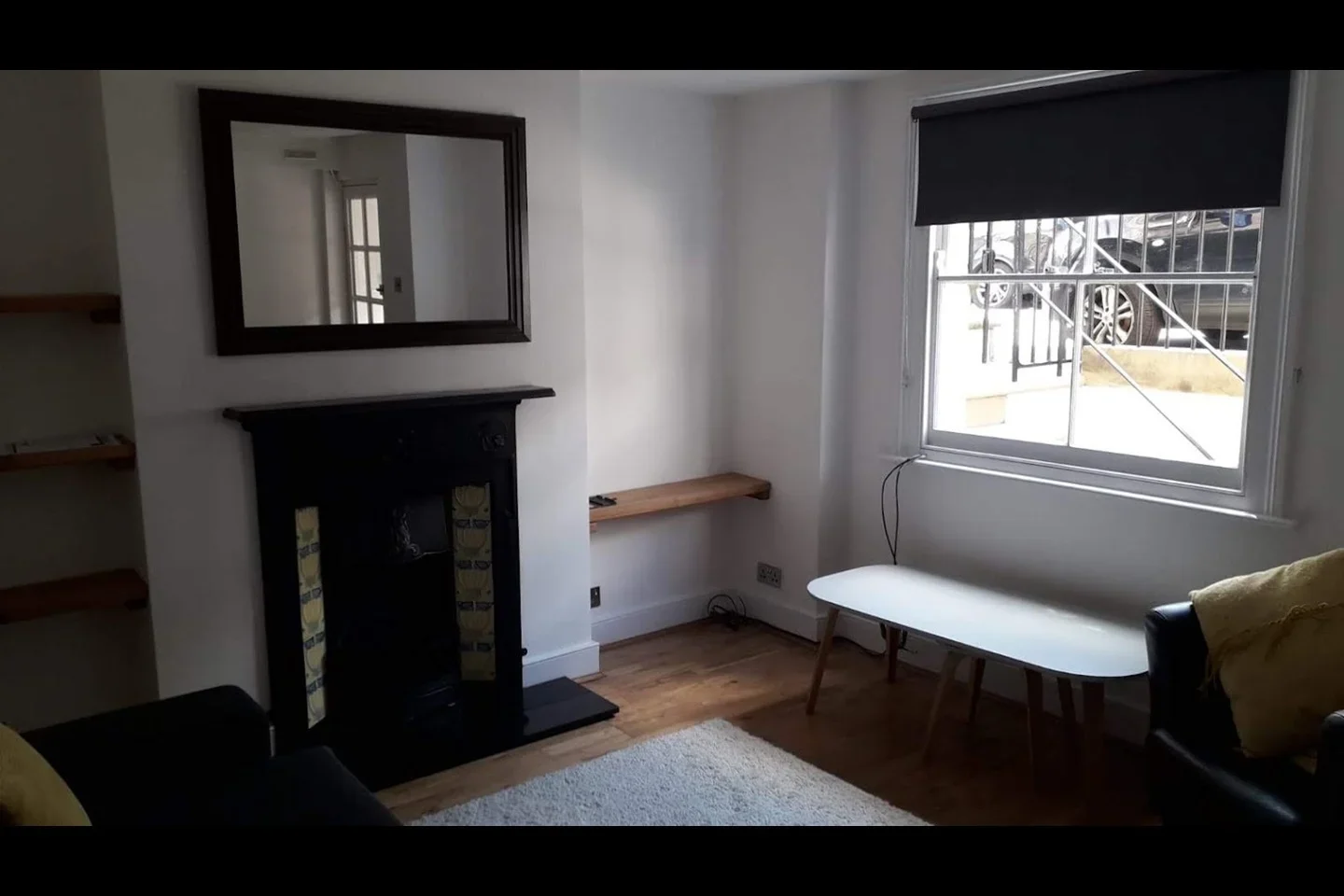 Flat Cleaver Street in Greater London