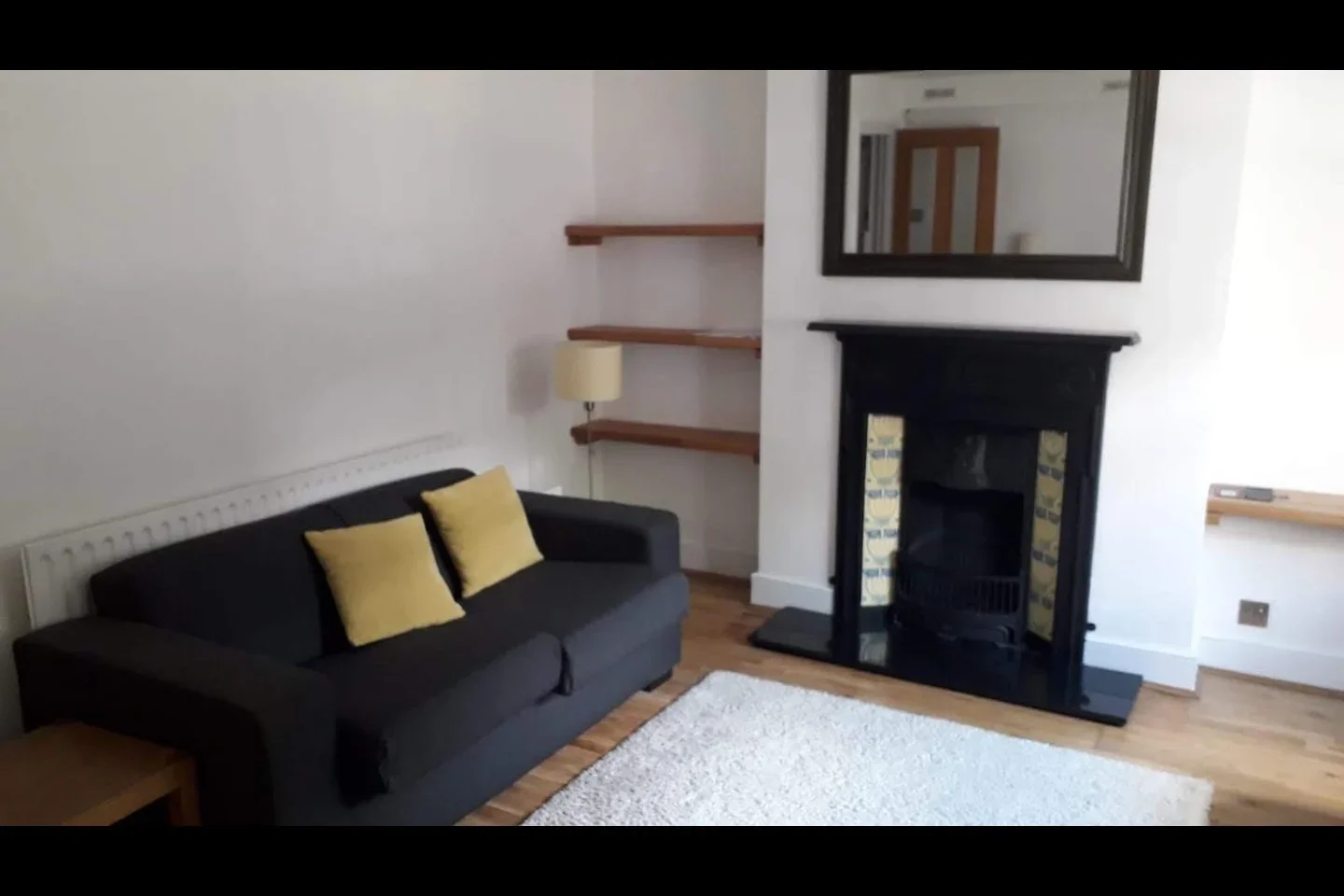 Flat Cleaver Street in Greater London