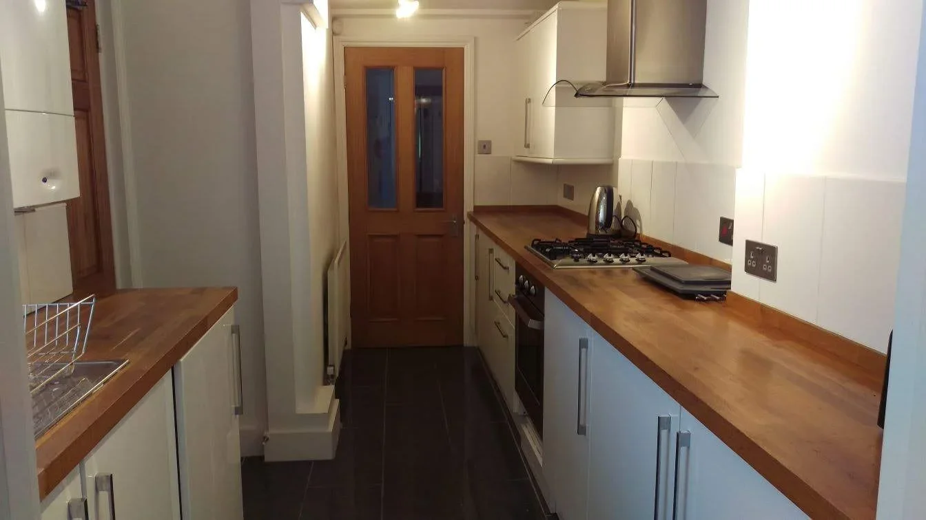 Flat Cleaver Street in Greater London
